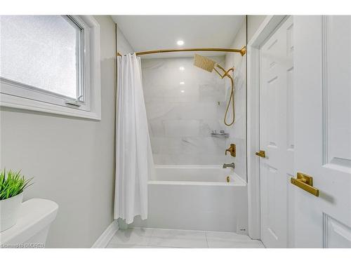 1386 Grosvenor Street, Oakville, ON - Indoor Photo Showing Bathroom