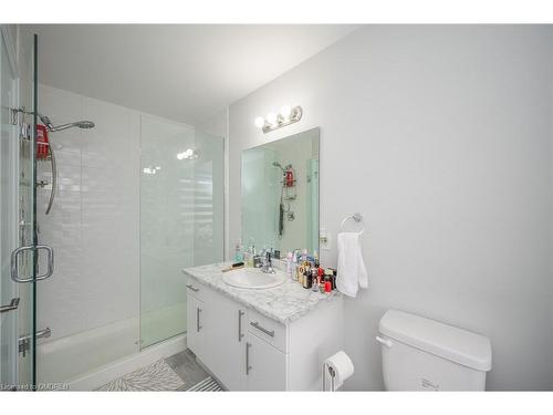 53-520 Grey Street, Brantford, ON - Indoor Photo Showing Bathroom