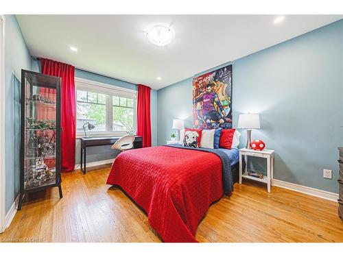 312 Pine Cove Road, Burlington, ON - Indoor Photo Showing Bedroom