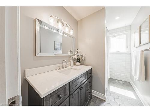 312 Pine Cove Road, Burlington, ON - Indoor Photo Showing Bathroom
