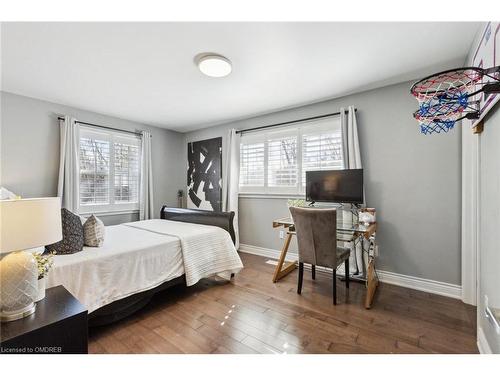 1569 6 Highway, Hamilton, ON - Indoor Photo Showing Bedroom
