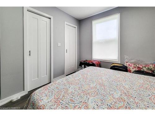 67 East 13Th Street, Hamilton, ON - Indoor Photo Showing Bedroom