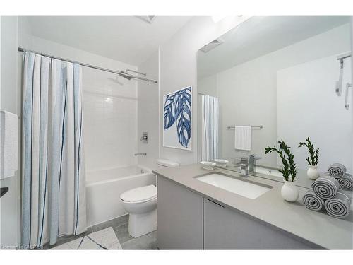 316-2489 Taunton Road, Oakville, ON - Indoor Photo Showing Bathroom