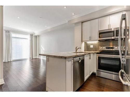 306-2300 Upper Middle Road, Oakville, ON - Indoor Photo Showing Kitchen With Upgraded Kitchen