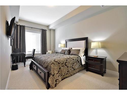 306-2300 Upper Middle Road, Oakville, ON - Indoor Photo Showing Bedroom