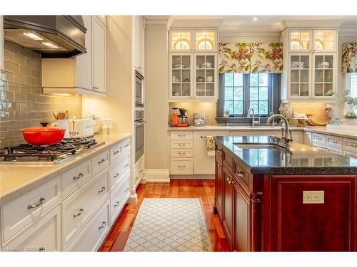 296 Pine Street, Milton, ON - Indoor Photo Showing Kitchen With Upgraded Kitchen