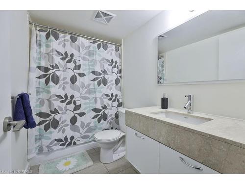 616-21 Nelson Street, Toronto, ON - Indoor Photo Showing Bathroom