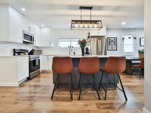 43 Fourth Avenue, Kitchener, ON - Indoor Photo Showing Kitchen With Upgraded Kitchen