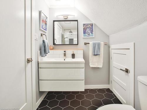 43 Fourth Avenue, Kitchener, ON - Indoor Photo Showing Bathroom