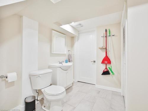 43 Fourth Avenue, Kitchener, ON - Indoor Photo Showing Bathroom