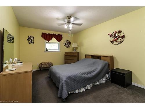 225 39Th Street S, Wasaga Beach, ON - Indoor Photo Showing Bedroom