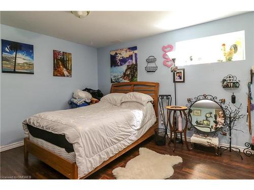 225 39Th Street S, Wasaga Beach, ON - Indoor Photo Showing Bedroom
