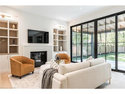 337 Macdonald Road, Oakville, ON - Indoor With Fireplace
