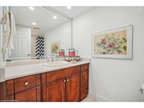1704-2180 Marine Drive, Oakville, ON - Indoor Photo Showing Bathroom