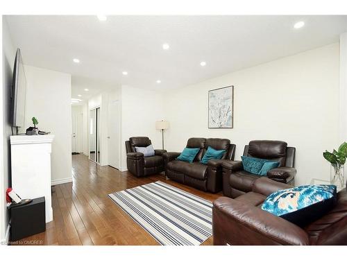 45-25 Redbury Street, Hamilton, ON - Indoor Photo Showing Living Room