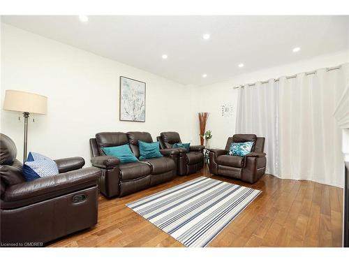 45-25 Redbury Street, Hamilton, ON - Indoor Photo Showing Living Room