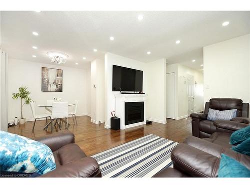 45-25 Redbury Street, Hamilton, ON - Indoor Photo Showing Living Room