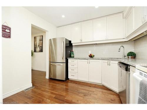 45-25 Redbury Street, Hamilton, ON - Indoor Photo Showing Kitchen