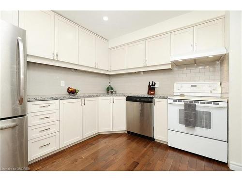 45-25 Redbury Street, Hamilton, ON - Indoor Photo Showing Kitchen