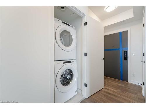 404-335 Wheat Boom Drive, Oakville, ON - Indoor Photo Showing Laundry Room