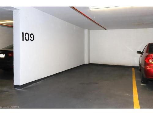 608-1240 Marlborough Court, Oakville, ON - Indoor Photo Showing Garage