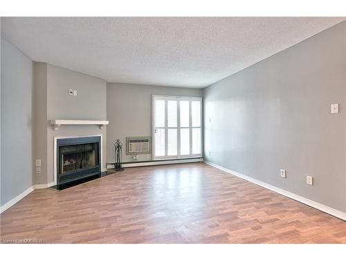 531-1514 Pilgrims Way, Oakville, ON - Indoor Photo Showing Living Room With Fireplace