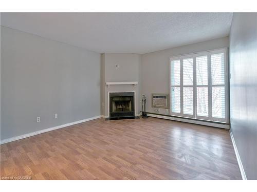 531-1514 Pilgrims Way, Oakville, ON - Indoor Photo Showing Living Room With Fireplace