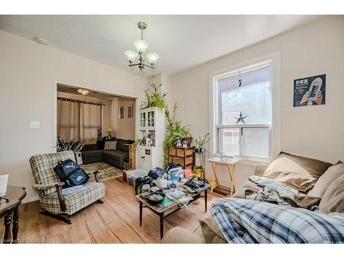 21 Railway Street, Hamilton, ON - Indoor Photo Showing Living Room