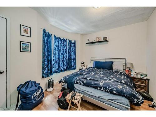 21 Railway Street, Hamilton, ON - Indoor Photo Showing Bedroom