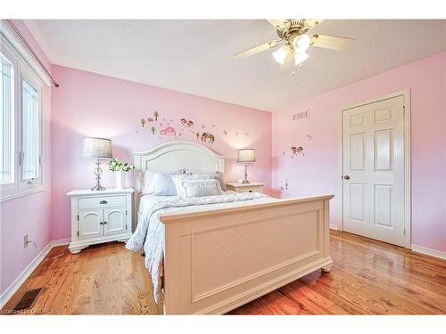 1348 Pilgrims Way, Oakville, ON - Indoor Photo Showing Bedroom