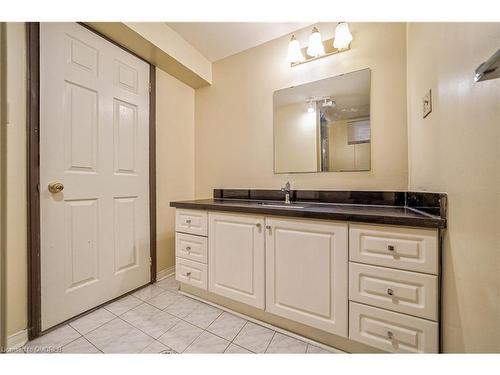 1348 Pilgrims Way, Oakville, ON - Indoor Photo Showing Bathroom