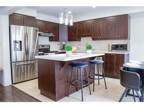 335 Gooding Crescent, Milton, ON - Indoor Photo Showing Kitchen With Upgraded Kitchen