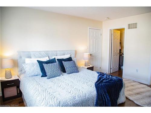 335 Gooding Crescent, Milton, ON - Indoor Photo Showing Bedroom