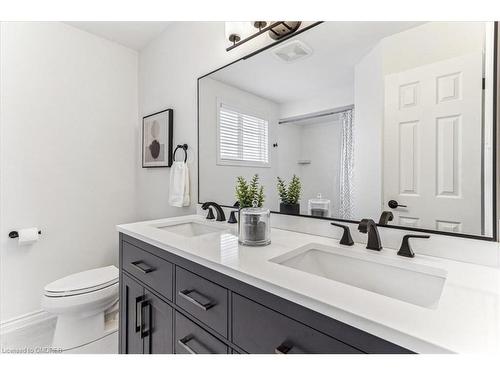 565 Harmony Avenue, Burlington, ON - Indoor Photo Showing Bathroom