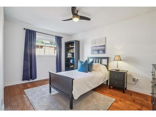 565 Harmony Avenue, Burlington, ON - Indoor Photo Showing Bedroom