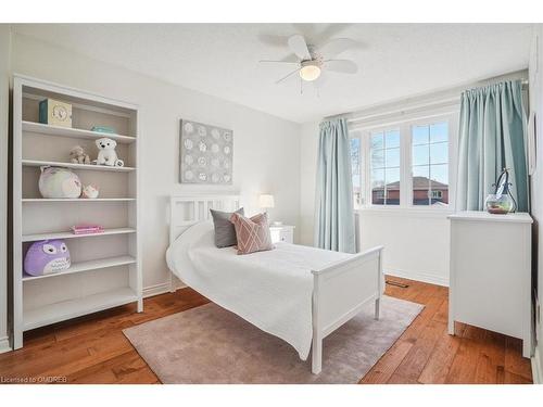 565 Harmony Avenue, Burlington, ON - Indoor Photo Showing Bedroom