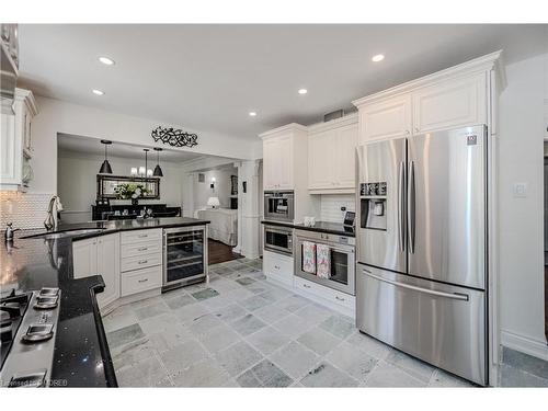 22 Arkendo Drive, Oakville, ON - Indoor Photo Showing Kitchen With Upgraded Kitchen