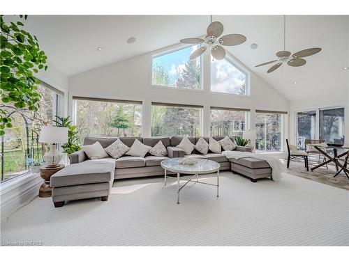 22 Arkendo Drive, Oakville, ON - Indoor Photo Showing Living Room