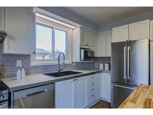 40 Birchview Drive, Hamilton, ON - Indoor Photo Showing Kitchen With Double Sink