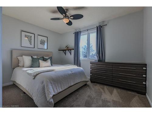 40 Birchview Drive, Hamilton, ON - Indoor Photo Showing Bedroom