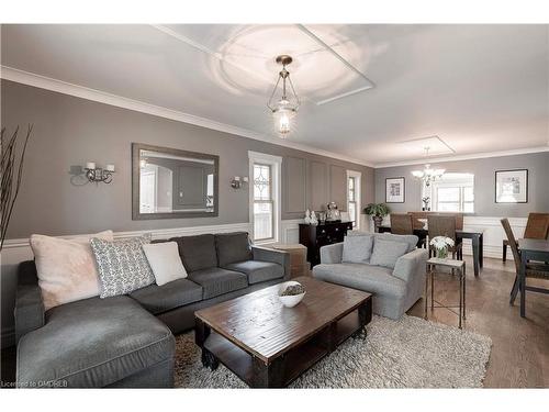 384 Pine Avenue, Oakville, ON - Indoor Photo Showing Living Room