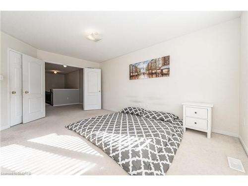 2041 Fiddlers Way, Oakville, ON - Indoor Photo Showing Bedroom