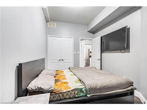 17-615 Shoreline Drive, Mississauga, ON - Indoor Photo Showing Bedroom