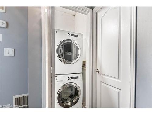 17-615 Shoreline Drive, Mississauga, ON - Indoor Photo Showing Laundry Room