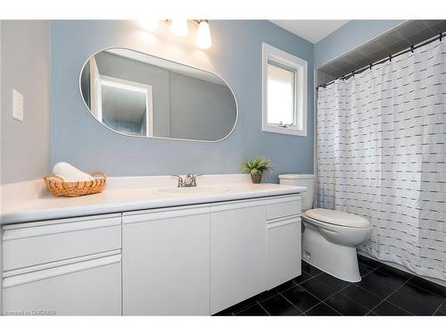 65 Springfield Boulevard, Ancaster, ON - Indoor Photo Showing Bathroom
