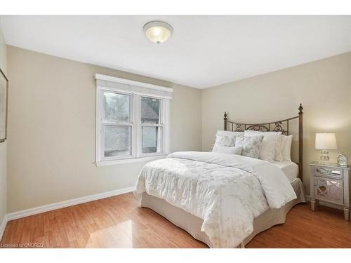 2036 Kawartha Crescent, Mississauga, ON - Indoor Photo Showing Bedroom