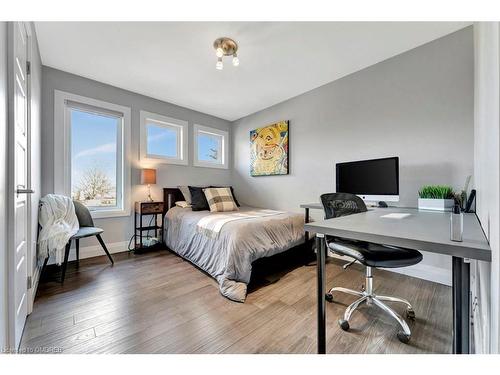 13 Ellen St, Freelton, ON - Indoor Photo Showing Bedroom