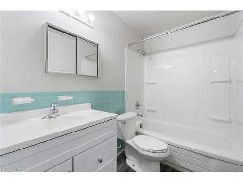 116B-721 Earlscourt Drive, Sarnia, ON - Indoor Photo Showing Bathroom