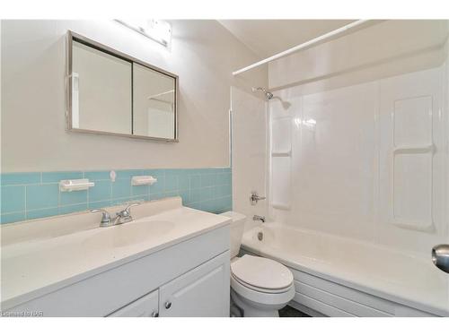 312B-721 Earlscourt Drive, Sarnia, ON - Indoor Photo Showing Bathroom