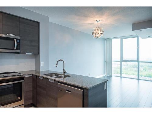 1606-55 Eglinton Avenue W, Mississauga, ON - Indoor Photo Showing Kitchen With Double Sink With Upgraded Kitchen